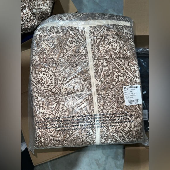 Lands’ End Women's Plus Size Down Puffer Vest in Paisley - Picture 7 of 9